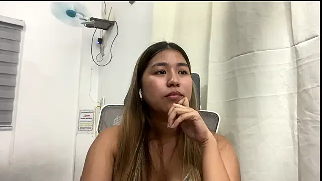 Snapshot of SammyFaragoza chatting on May 4, 2:57 pm SammyFaragoza online show from May 4, 2:57 pm