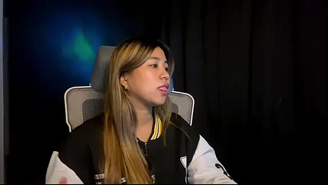 Snapshot of SammyFaragoza chatting on May 18, 1:06 pm SammyFaragoza online show from May 18, 1:06 pm