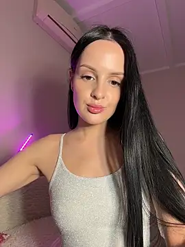 Evaryn online show from May 6, 9:31 pm