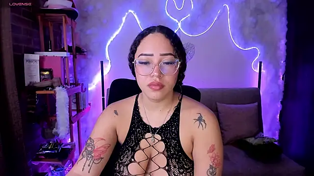 Snapshot of liz_martins1 chatting on May 7, 1:55 am liz martins1 online show from May 7, 1:55 am