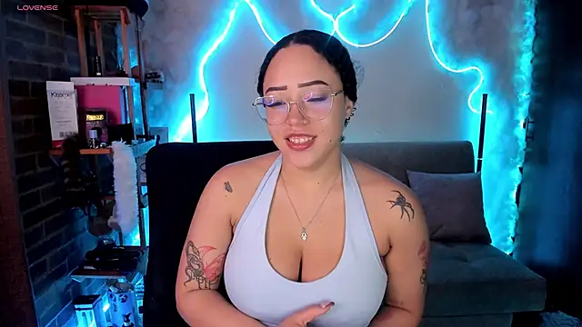 Snapshot of liz_martins1 chatting on May 18, 4:07 am liz martins1 online show from May 18, 4:07 am