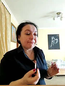 Snapshot of EmmaEmmy40 chatting on May 6, 5:46 am EmmaEmmy40 online show from May 6, 5:46 am