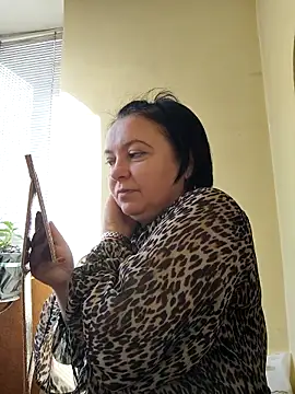 Snapshot of EmmaEmmy40 chatting on May 12, 5:37 am EmmaEmmy40 online show from May 12, 5:37 am