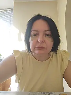 Snapshot of EmmaEmmy40 chatting on May 17, 5:49 am EmmaEmmy40 online show from May 17, 5:49 am