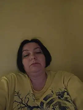 Snapshot of EmmaEmmy40 chatting on May 25, 7:31 pm EmmaEmmy40 online show from May 25, 7:31 pm