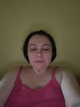Snapshot of EmmaEmmy40 chatting on May 27, 4:37 pm EmmaEmmy40 online show from May 27, 4:37 pm