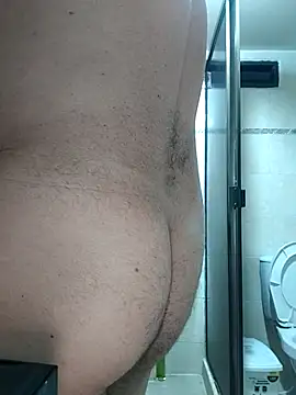 Snapshot of AndresvargasQ123 chatting on July 17, 1:56 am AndresvargasQ123 online show from July 17, 1:56 am