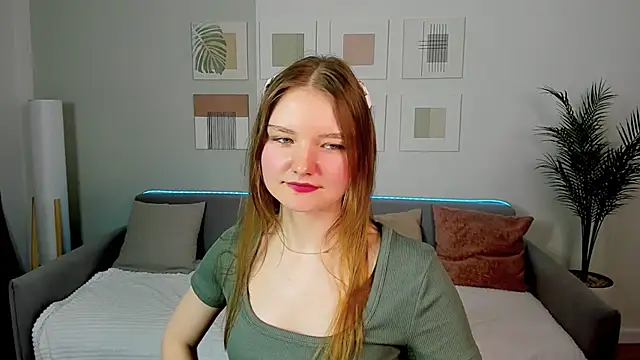 Snapshot of LookEva chatting on May 3, 8:09 am LookEva online show from May 3, 8:09 am