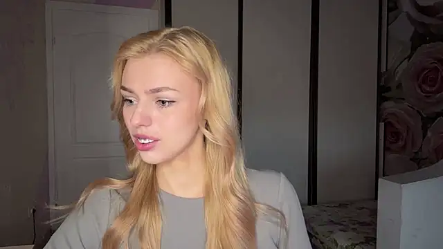 ScarlettRosy online show from May 13, 3:37 am