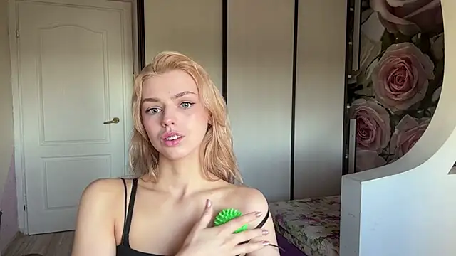 ScarlettRosy online show from May 14, 3:46 am
