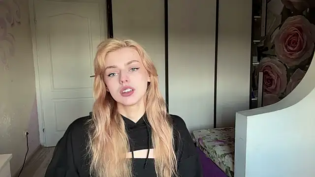 ScarlettRosy online show from May 16, 3:03 am