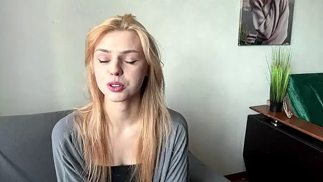ScarlettRosy online show from May 28, 4:10 am