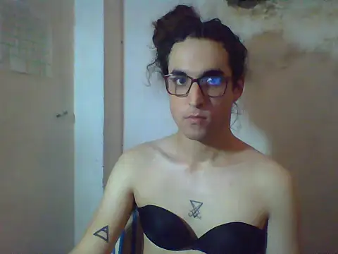 Snapshot of LaCuerva chatting on May 13, 8:06 pm LaCuerva online show from May 13, 8:06 pm