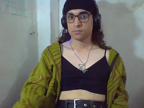 Snapshot of LaCuerva chatting on May 15, 4:47 pm LaCuerva online show from May 15, 4:47 pm