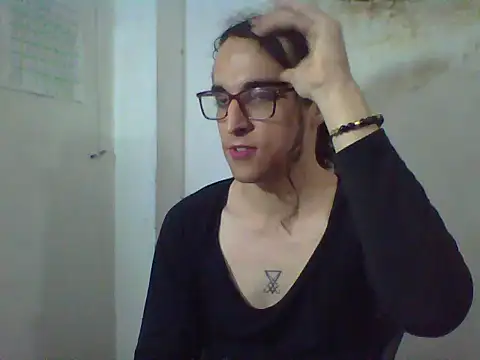 Snapshot of LaCuerva chatting on May 16, 7:34 pm LaCuerva online show from May 16, 7:34 pm