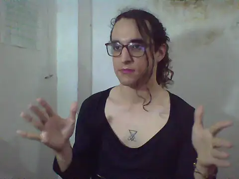 Snapshot of LaCuerva chatting on May 16, 7:45 pm LaCuerva online show from May 16, 7:45 pm