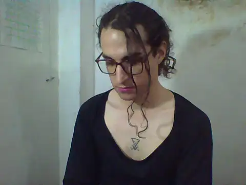 Snapshot of LaCuerva chatting on May 16, 7:56 pm LaCuerva online show from May 16, 7:56 pm