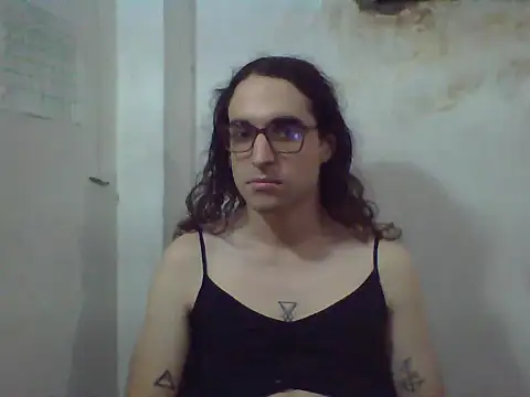 Snapshot of LaCuerva chatting on May 17, 4:58 pm LaCuerva online show from May 17, 4:58 pm