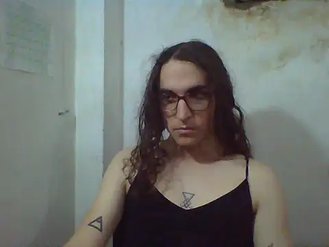 Snapshot of LaCuerva chatting on May 23, 5:50 pm LaCuerva online show from May 23, 5:50 pm