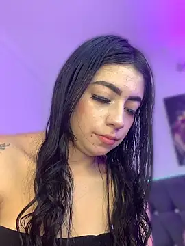 Snapshot of lunacruz_ chatting on May 5, 10:40 pm lunacruz online show from May 5, 10:40 pm