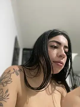 Snapshot of lunacruz_ chatting on May 19, 2:07 am lunacruz online show from May 19, 2:07 am