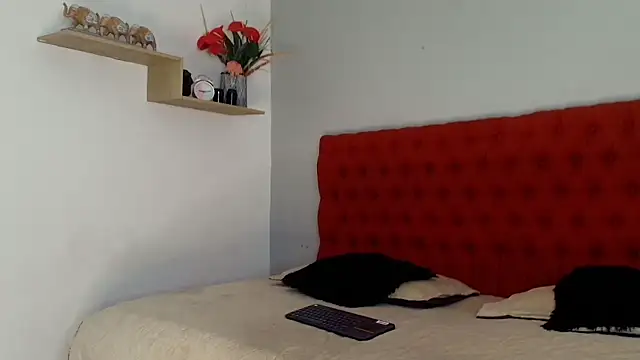 Hilary caicedo online show from May 8, 11:59 am