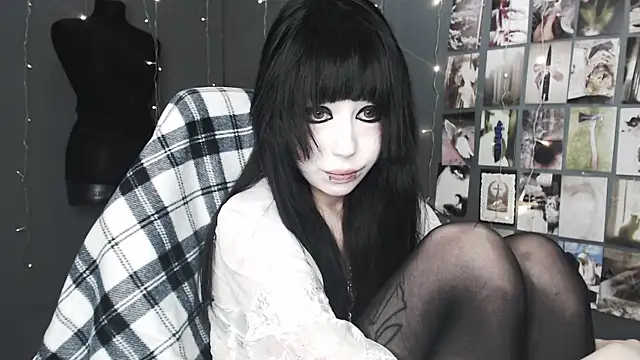 lucy8bit online show from May 3, 9:32 pm