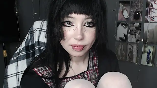 lucy8bit online show from May 8, 12:16 am