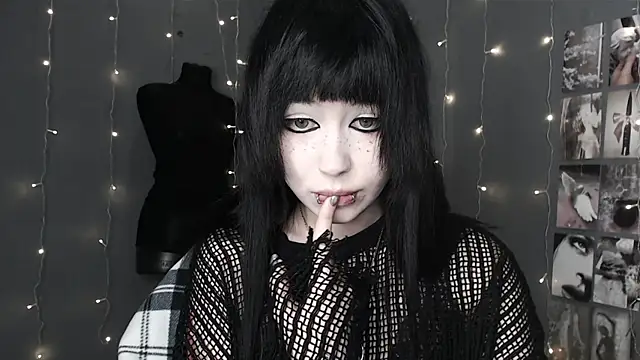 lucy8bit online show from May 11, 12:49 am
