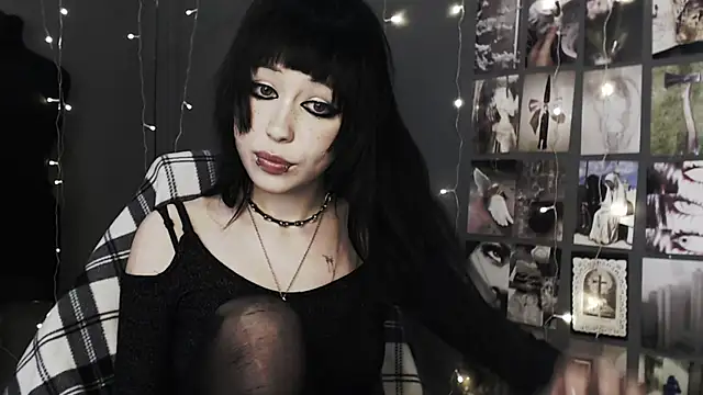 lucy8bit online show from May 15, 9:05 am