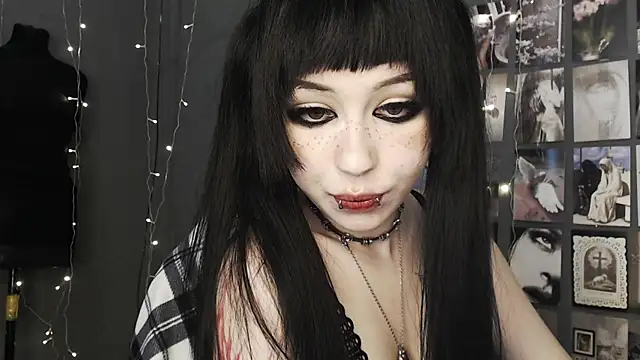 lucy8bit online show from May 18, 10:43 am