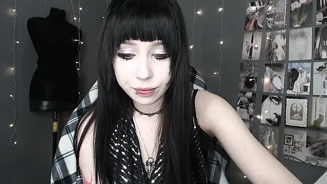 lucy8bit online show from May 19, 7:53 pm
