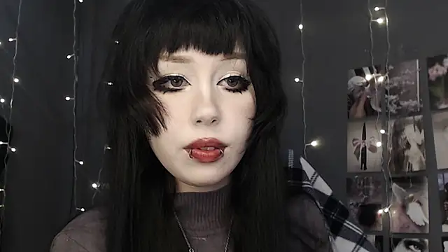 lucy8bit online show from May 29, 10:41 pm