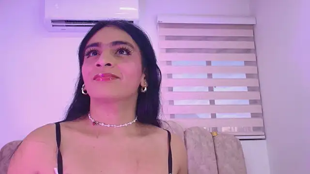 Snapshot of Malaia_thompson_ chatting on May 22, 12:00 pm Malaia thompson online show from May 22, 12:00 pm