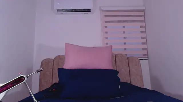Snapshot of Malaia_thompson_ chatting on May 25, 12:00 pm Malaia thompson online show from May 25, 12:00 pm