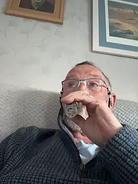 Snapshot of Moonraker64 chatting on May 6, 7:19 pm Moonraker64 online show from May 6, 7:19 pm