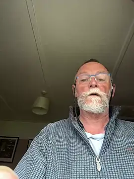 Snapshot of Moonraker64 chatting on May 7, 7:25 am Moonraker64 online show from May 7, 7:25 am
