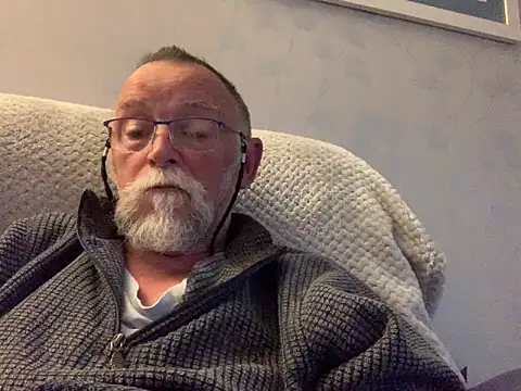 Snapshot of Moonraker64 chatting on May 7, 7:30 pm Moonraker64 online show from May 7, 7:30 pm