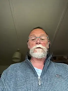 Snapshot of Moonraker64 chatting on May 8, 7:36 am Moonraker64 online show from May 8, 7:36 am