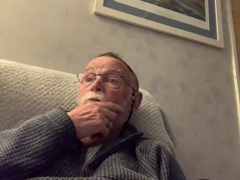 Snapshot of Moonraker64 chatting on May 8, 8:14 pm Moonraker64 online show from May 8, 8:14 pm