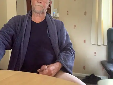Snapshot of Moonraker64 chatting on May 13, 6:11 am Moonraker64 online show from May 13, 6:11 am