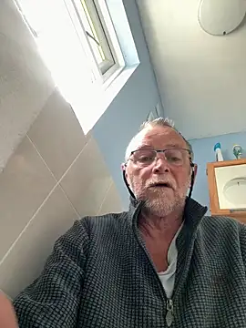 Snapshot of Moonraker64 chatting on May 16, 12:15 pm Moonraker64 online show from May 16, 12:15 pm