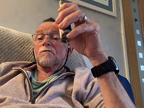 Snapshot of Moonraker64 chatting on May 18, 6:58 pm Moonraker64 online show from May 18, 6:58 pm