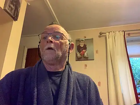 Snapshot of Moonraker64 chatting on May 19, 5:14 am Moonraker64 online show from May 19, 5:14 am