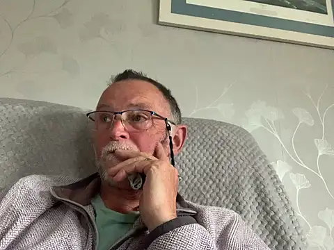 Snapshot of Moonraker64 chatting on May 19, 6:47 pm Moonraker64 online show from May 19, 6:47 pm