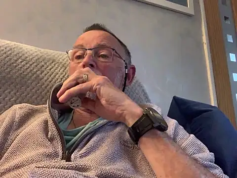 Snapshot of Moonraker64 chatting on May 20, 7:31 pm Moonraker64 online show from May 20, 7:31 pm