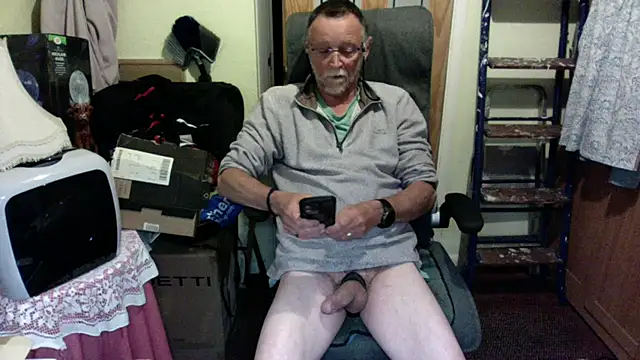 Snapshot of Moonraker64 chatting on May 22, 9:20 pm Moonraker64 online show from May 22, 9:20 pm