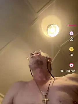 Snapshot of Moonraker64 chatting on May 25, 9:10 pm Moonraker64 online show from May 25, 9:10 pm