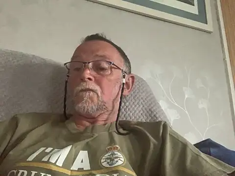 Snapshot of Moonraker64 chatting on May 27, 7:33 pm Moonraker64 online show from May 27, 7:33 pm