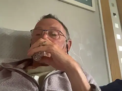 Snapshot of Moonraker64 chatting on May 30, 7:33 pm Moonraker64 online show from May 30, 7:33 pm